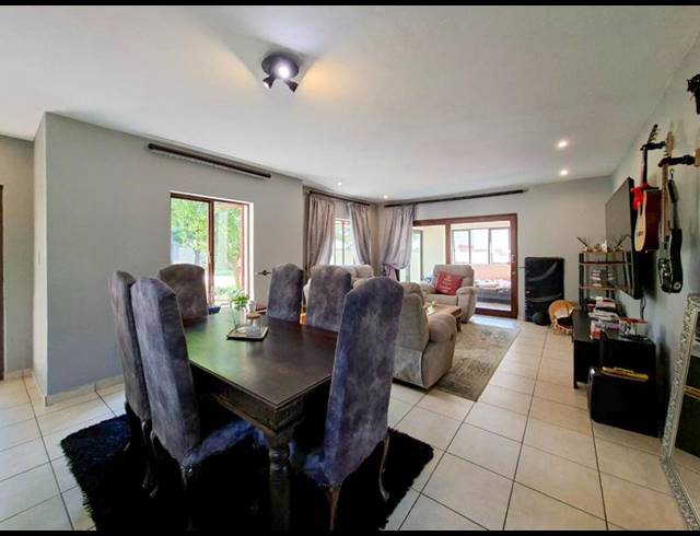 3 BEDROOM HOUSE FOR SALE IN MIDSTREAM ESTATE